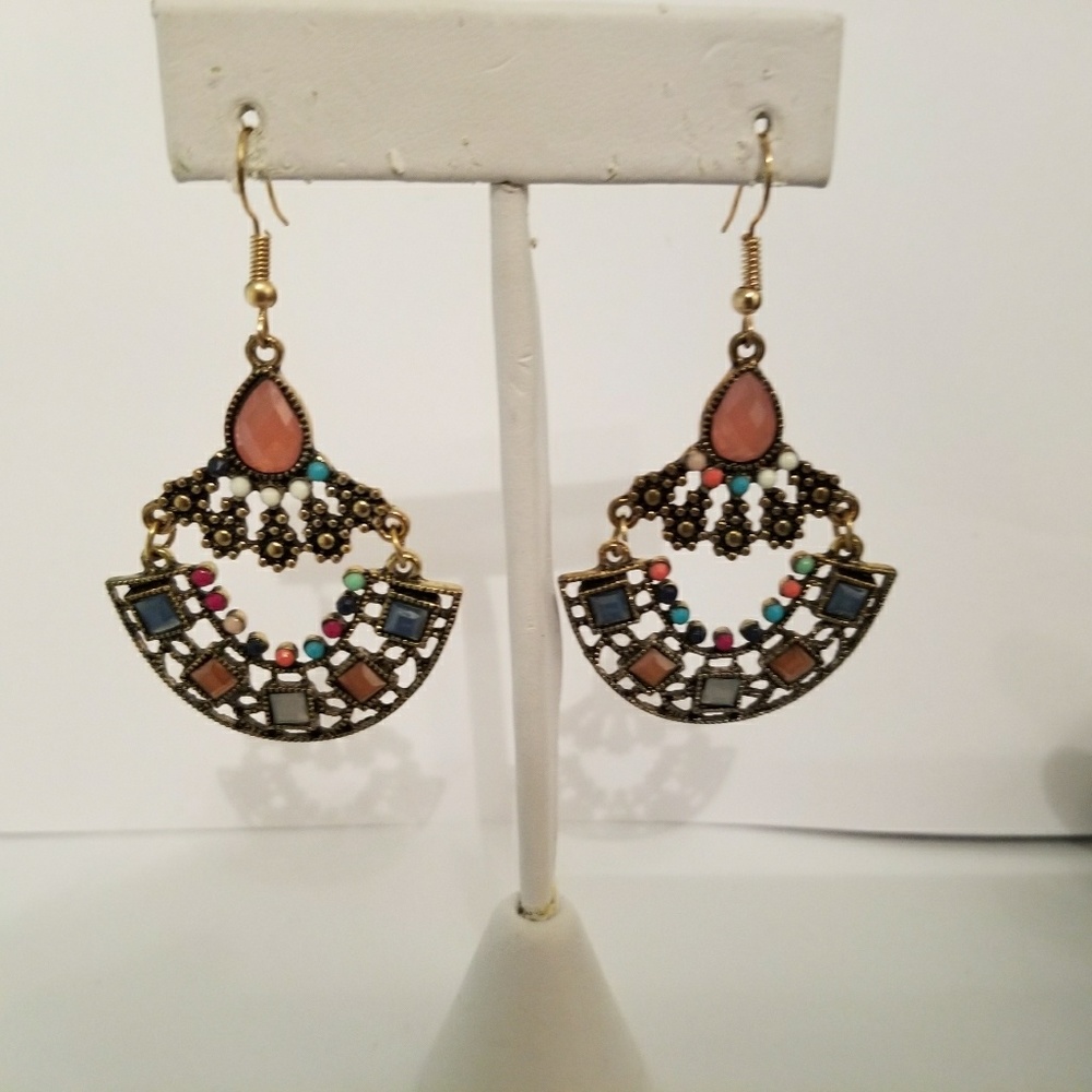 Beautiful Brand new earrings,multiple color stones